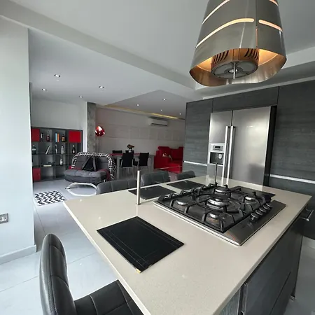 Luxury Seafront 3br شقة
