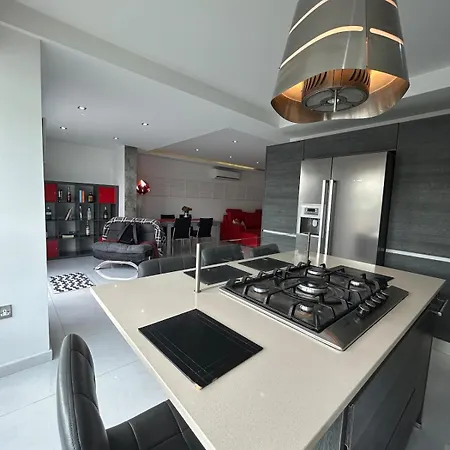 Apartment Luxury Seafront 3br