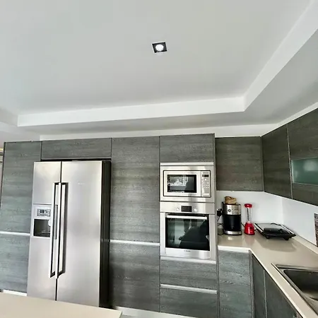 Luxury Seafront 3br شقة