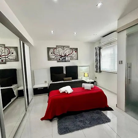 Luxury Seafront 3br *
