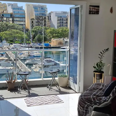Luxury Seafront 3br