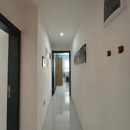 Luxury Seafront 3br شقة *