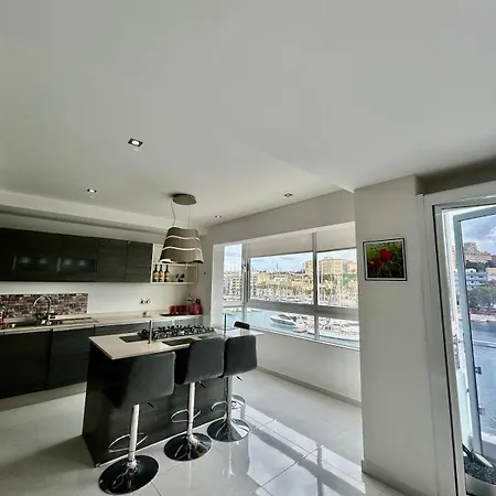 Luxury Seafront 3br