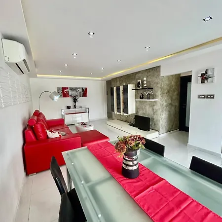 Apartment Luxury Seafront 3br